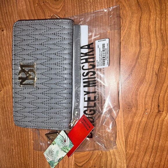 BADGLEY MISCHKA Quilted Logo Wristlet Long Wallet - Picture 1 of 4